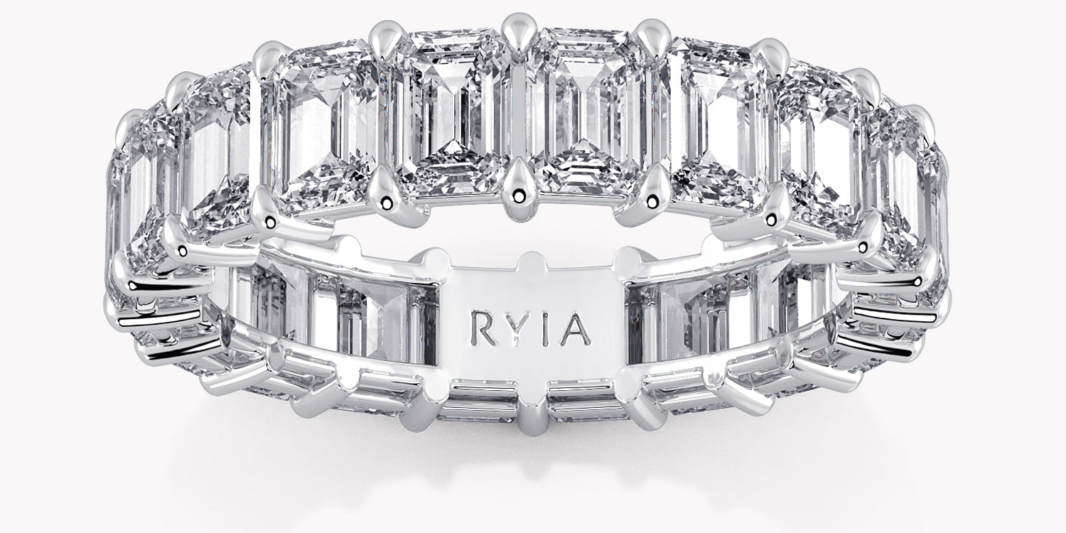 Ein Memoire Ring Weißgold mit Labordiamanten von RYIA Fine Jewelry