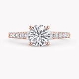 Primrose Verlobungsring Rosegold mit Brillant-Schliff Diamanten und Seitendiamanten von RYIA Fine Jewelry
