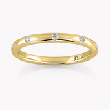 Gold Bandring in Gelbgold mit Labordiamanten von RYIA Fine Jewelry