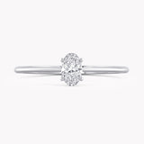 Laurel Petite Oval Verlobungsring