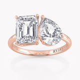 Toi et Moi Verlobungsring mit zwei Labordiamanten: 2,0 ct. Emerald Cut und 1,5 ct. Pear Cut in Rose Gold by RYIA München