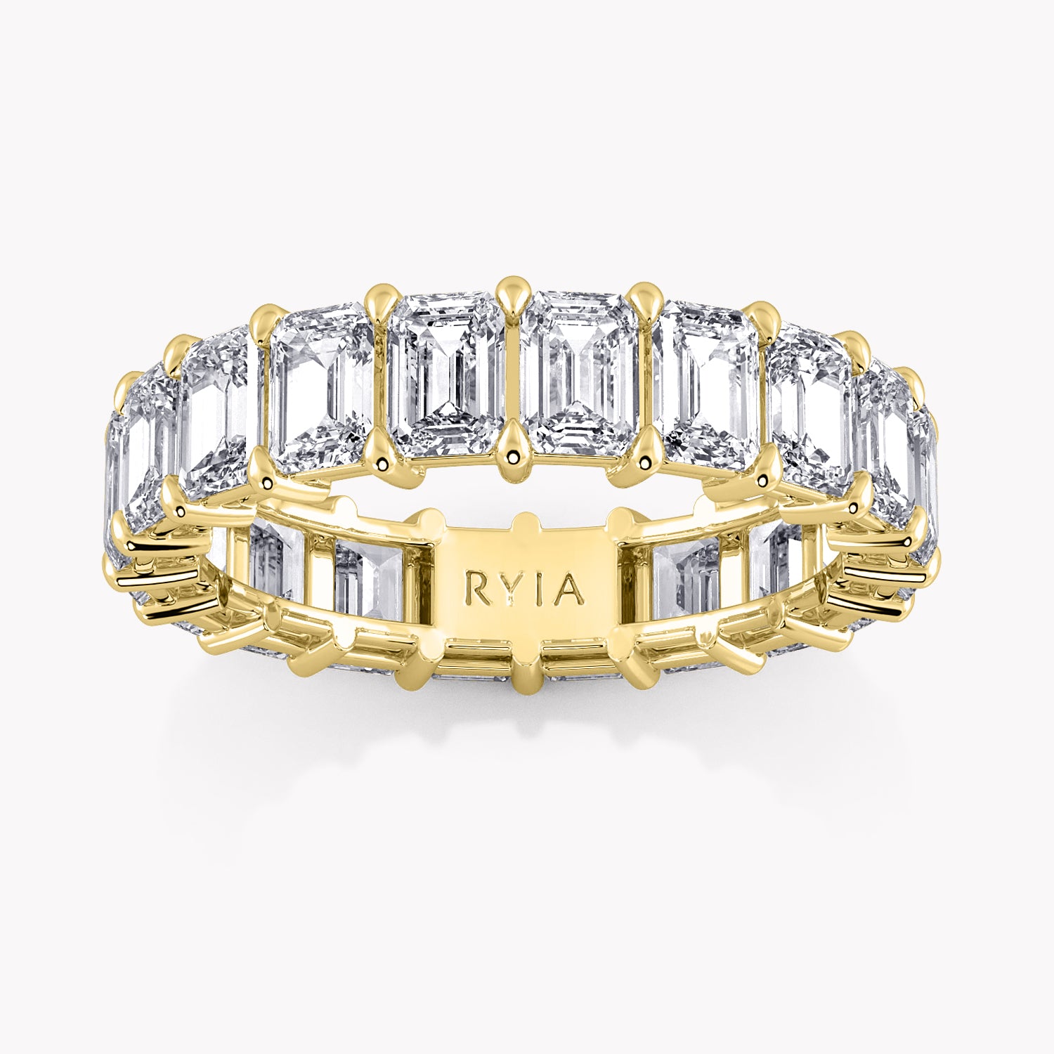 Ein Memoire Ring Gelbgold besetzt mit Labordiamanten im Emerald Cut von RYIA Fine Jewelry