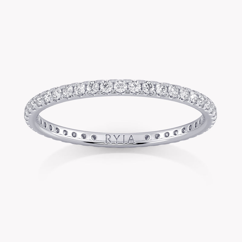 Ein Memoire Ring Weißgold mit Diamanten aus dem Labor von RYIA Fine Jewelry