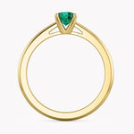 Smaragd Verlobungsring in Gelbgold 585, handgefertigt von RYIA Fine Jewelry