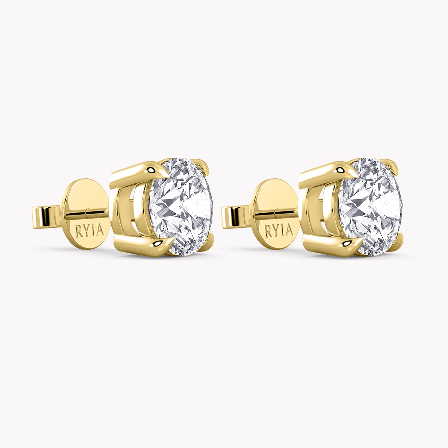 Ohrringe mit Diamanten | Gold Ohrstecker mit Labordiamanten handgefertigt aus recyceltem Gelbgold by RYIA München 
