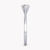 Silene Verlobungsring Platin mit Solitär Diamanten aus dem Labor in Brillantschliff, handgefertigt von RYIA Fine Jewelry