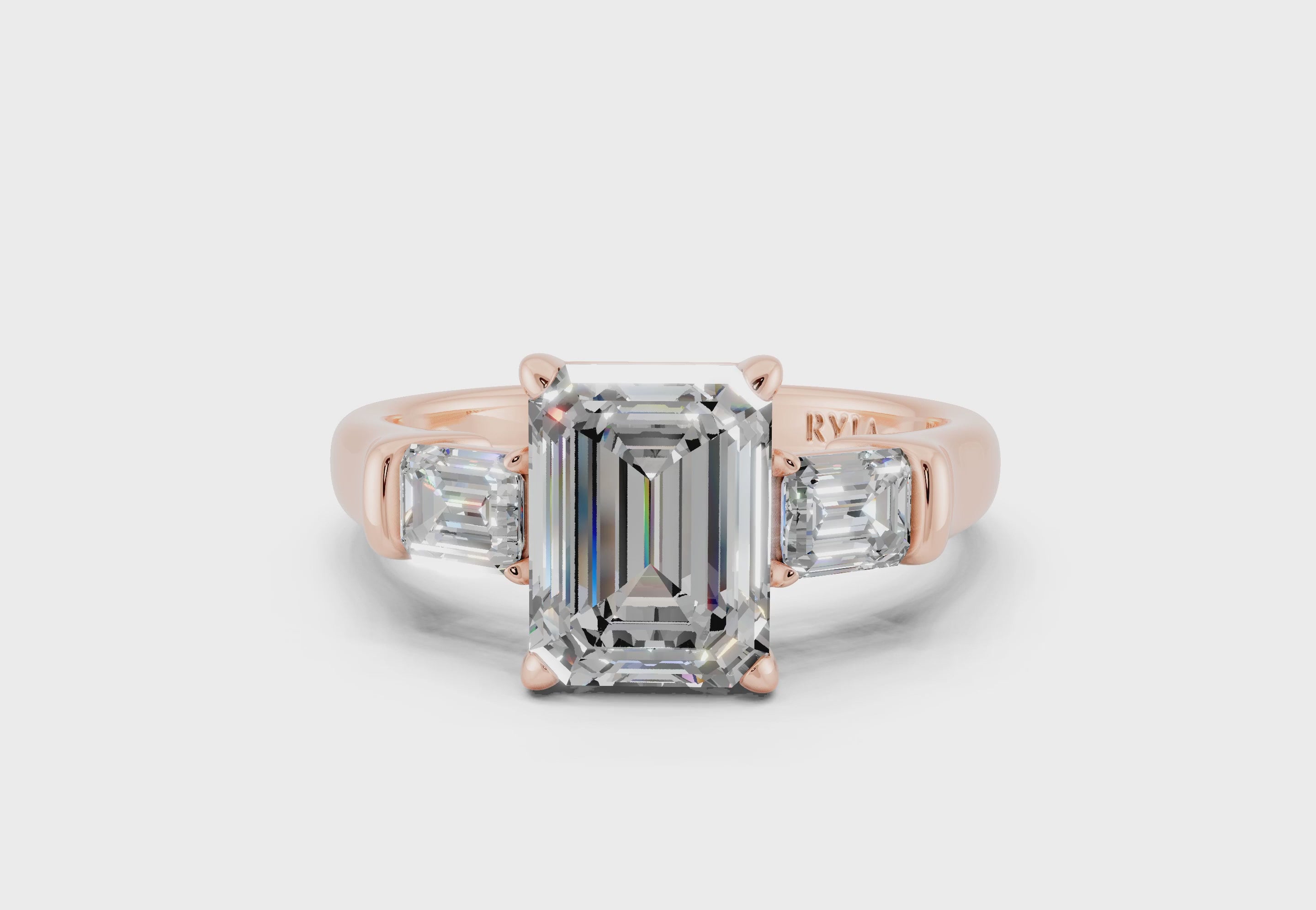 Emerald-Schliff Verlobungsring Rosegold mit Seitendiamanten im Baguette-Schliff, handgefertigt bei RYIA Fine Jewelry